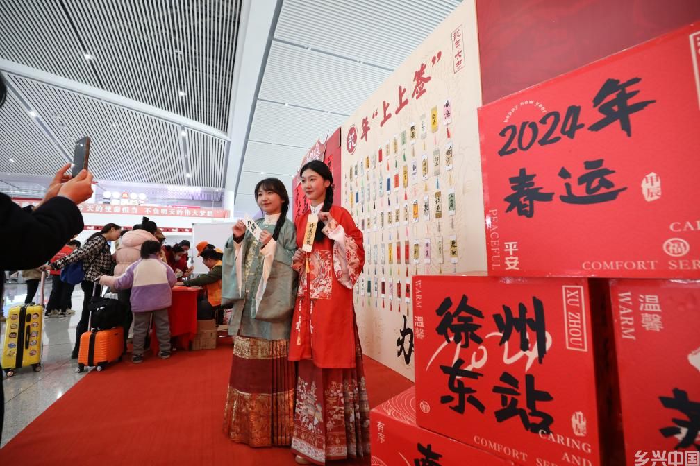 “新中式”走俏 “国潮风”带火年货消费(图1)