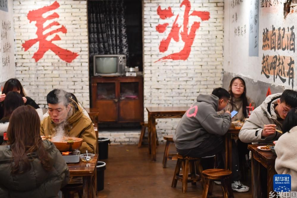 “小店”忙备货 消费新花样(图8)