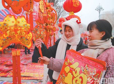 各地节日消费持续升温，生活商品供应充足、价格稳定 年货市场供需两旺(图1)