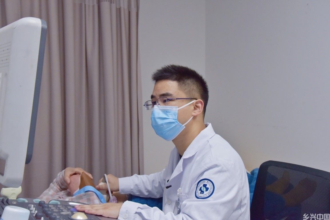 李勇军正在工作。李袅摄