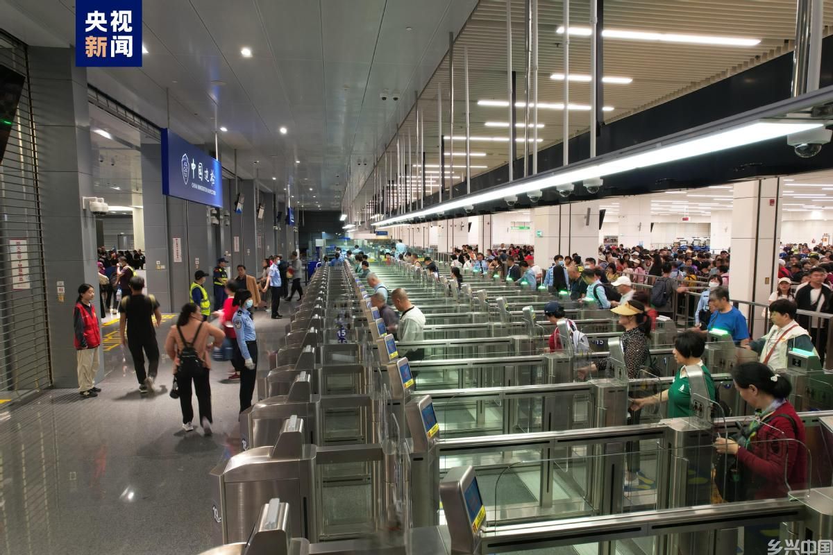 超100万人次！港珠澳大桥人车两旺，自驾“北上”成主流(图2)