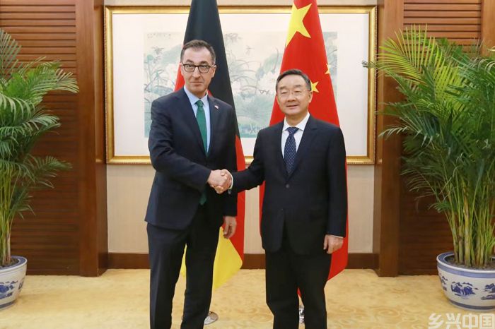 唐仁健分别会见德国联邦食品和农业部部长 厄兹代米尔、新西兰农业部长麦克莱(图1)