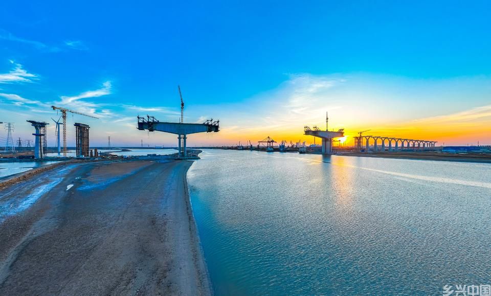 G228丹东线滨州段套尔河特大桥加快建设(图1)