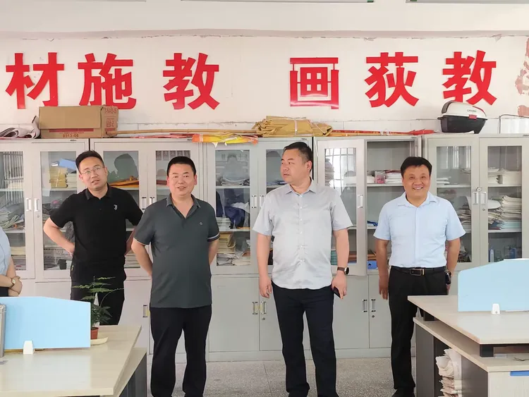 镇长亲临校园，共绘小招备考新篇章(图2)
