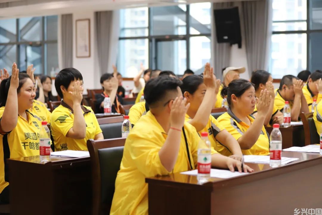 蛋糕、慰问、工资上调……外卖小哥的“职代会”太炫了(图2)
