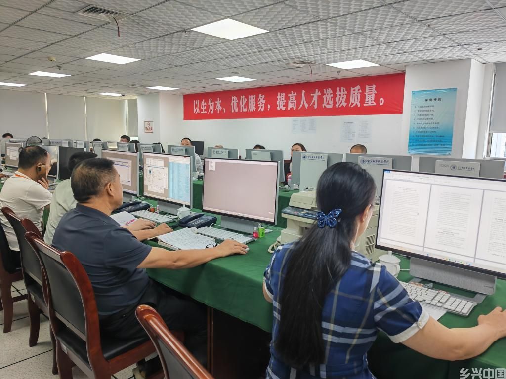 探访高考录取场：一纸录取结果如何“诞生”(图2)