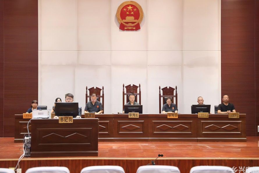 商丘梁园区法院公开审理一起刑事附带民事公益诉讼案(图2)