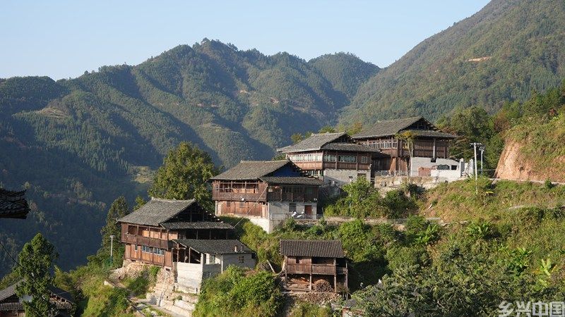 晨光下的苗本村。贵州磷化集团供图