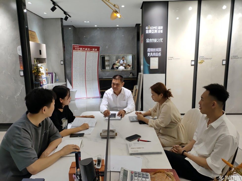 “我是豫商”人物专访｜李效义：从木工学徒到装修领域的佼佼者(图3)