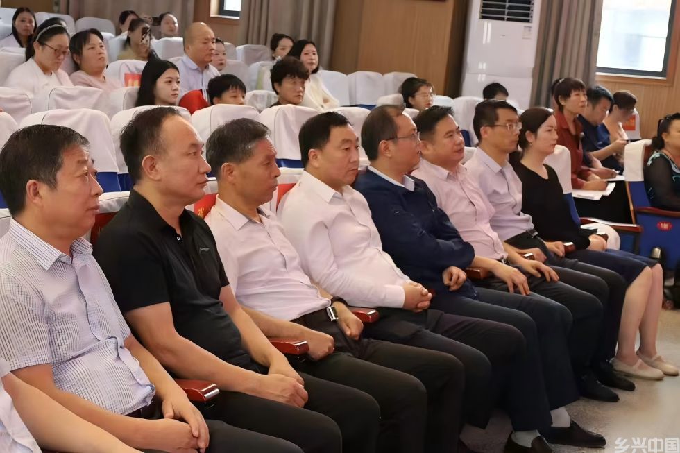 虞城县举办庆祝建国75周年“典籍里的中国”全民诵读暨“豫”见最美读书人朗诵大赛(图3)