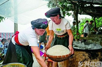 广西龙胜：金秋梯田谷满仓