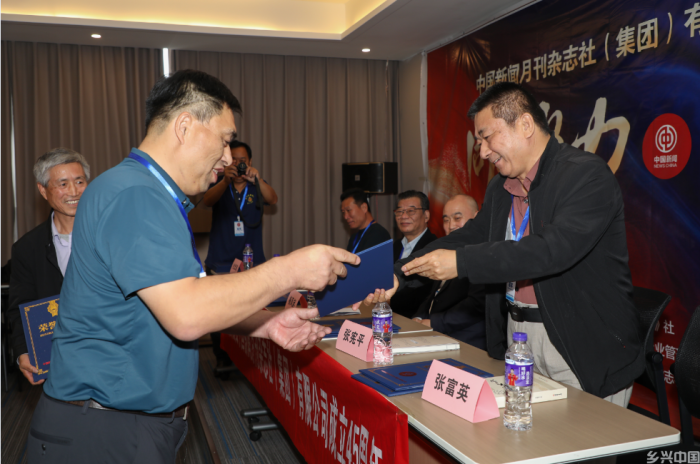 相约七彩云南 共庆祖国华诞 中国新闻月刊杂志社（集团）有限公司成立45周年暨庆祝建国75周年全国文学艺术大奖赛颁奖庆典成功举办(图4)