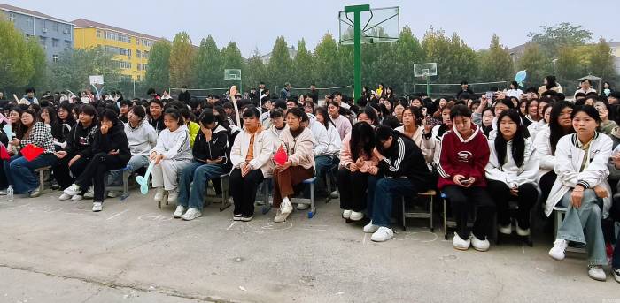 虞城县第一中专举行“书本里的中国”经典诵读比赛(图6)