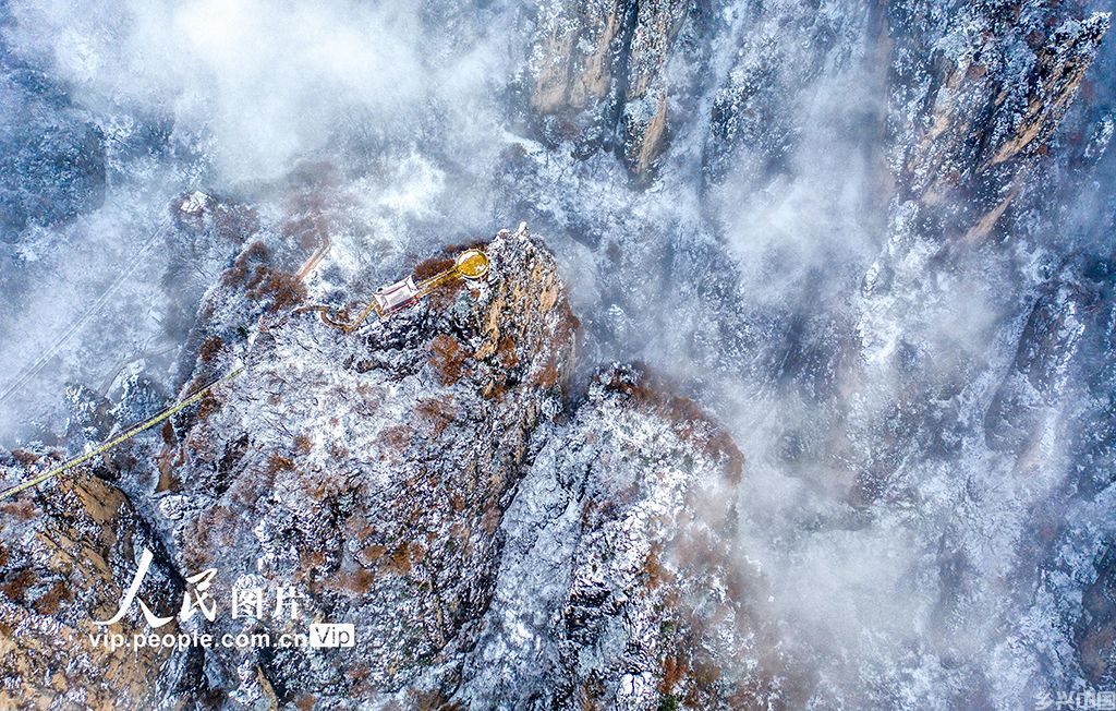 山西永济：五老峰迎降雪