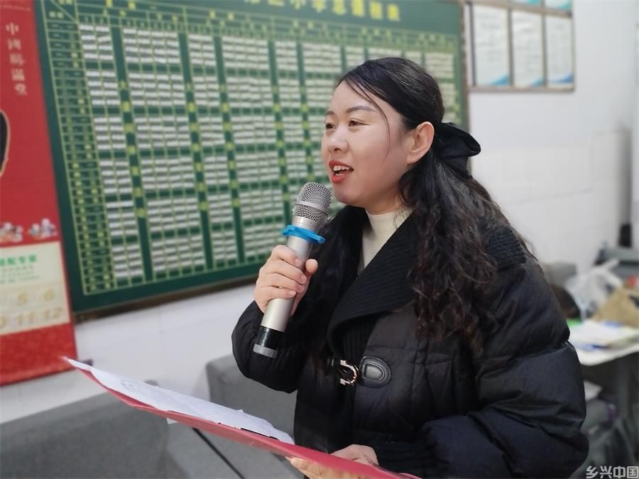 商丘市梁园区民主路第三小学举行“迎接新曙光 感恩创未来”主题升旗仪式(图4)
