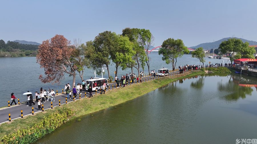 漳州“小洱海”游人如织。漳州市文化和旅游局供图