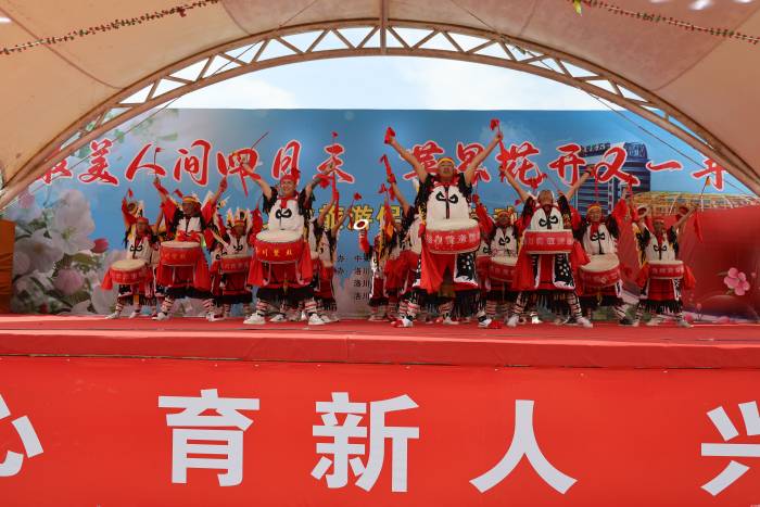陕西洛川：以“花海”为媒 撬动“果文旅”融合发展(图3)