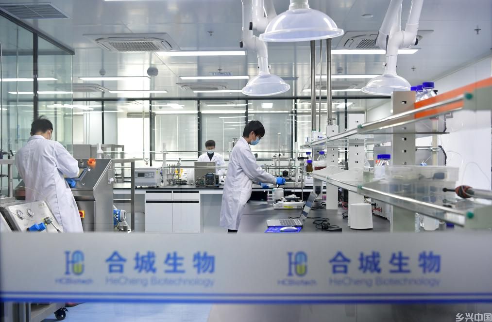 医药工业“链”上数智化！7部门发文释放新信号(图1)