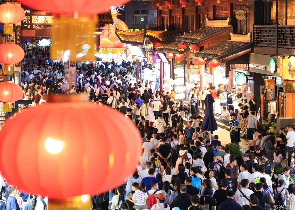人气旺 市面暖 活力足——2025年“五一”假期盘点(图3)