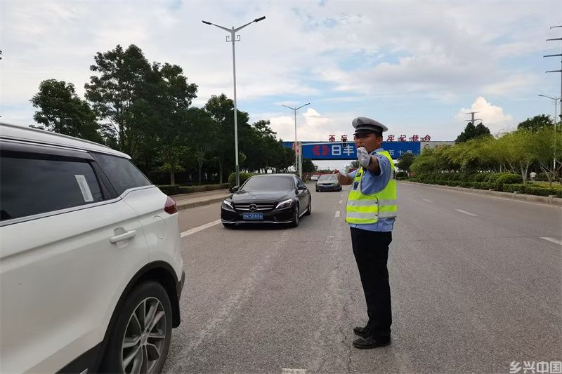 商丘交警中考期间开展农村地区交通安全风险治理暨四类重点车辆违法整治行动(图2)