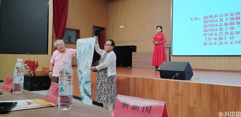 点击打开原图 中国人民抗日战争暨世界反法西斯战争胜利八十周年秦克新作曲赵文媛演唱视频演播会在淄博举行
