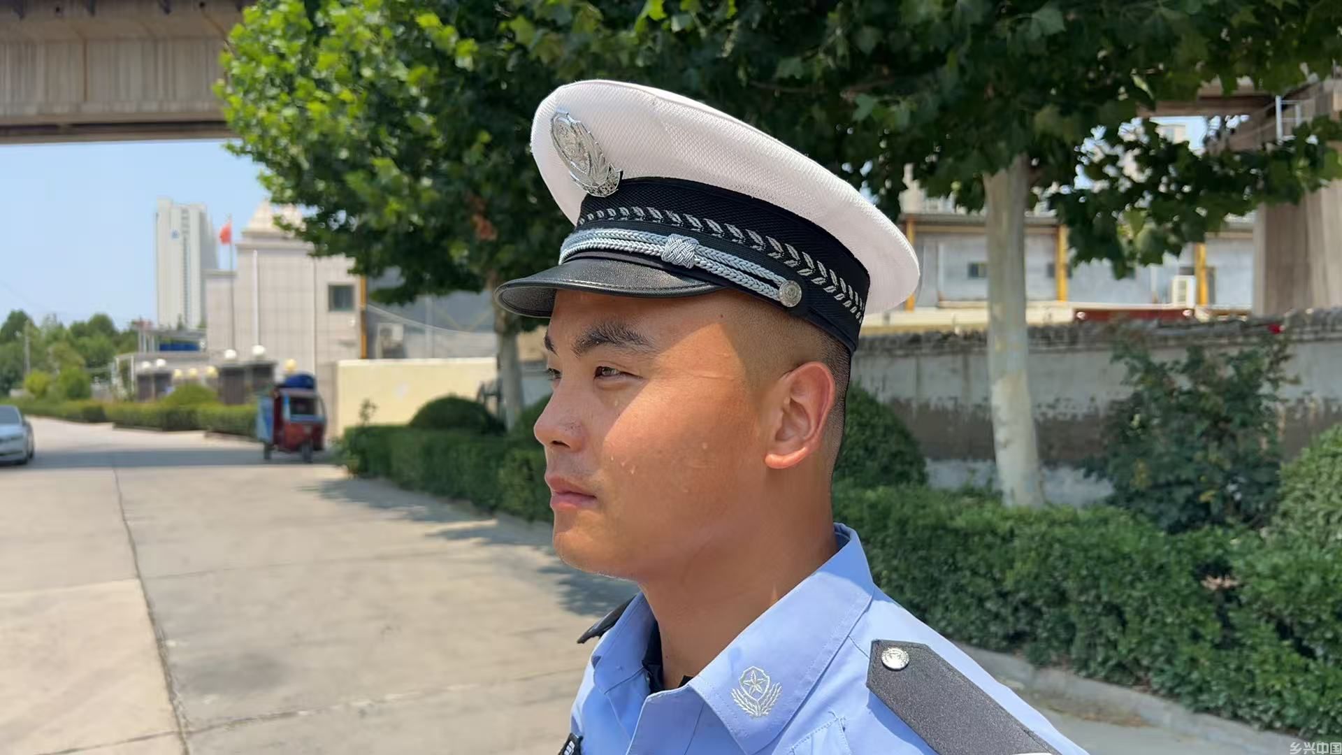 商丘交警40℃高温下 不惧“烤”验 坚守岗位保畅通(图2)