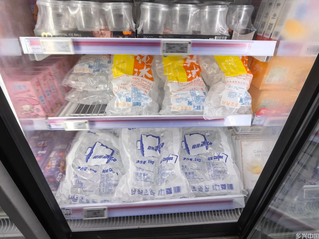 高温催热“冰经济” 食用冰成上海市民消费新宠(图2)