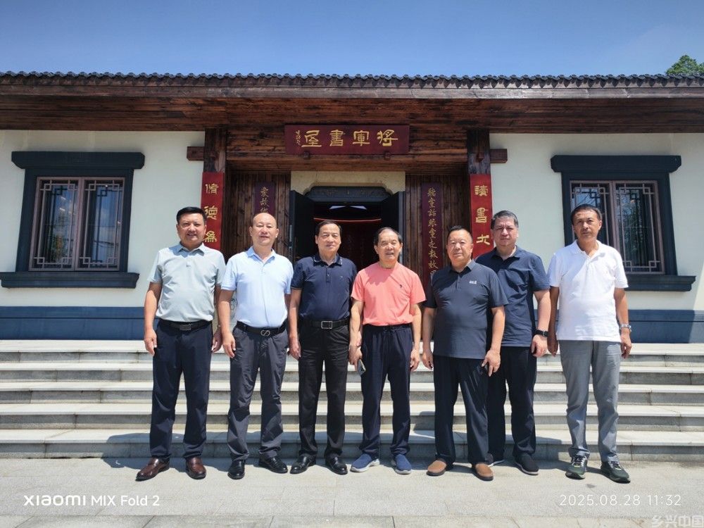 裴怀亮上将会见中国军地书画院代表 鼓励当好践行文化自信旗手(图9)