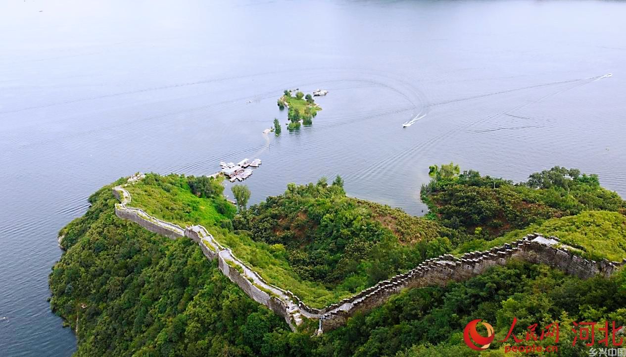 宽城满族自治县境内潘家口水库“水下长城”。人民网记者 赵明妍摄