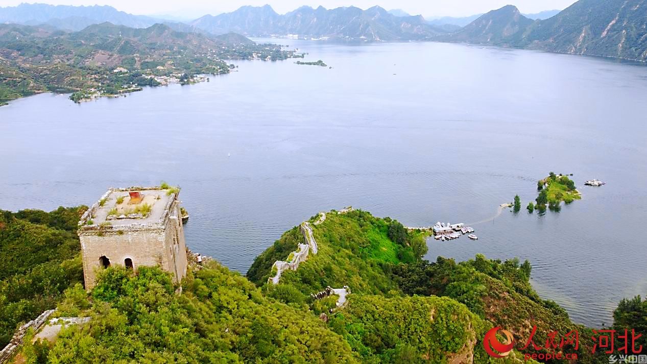 宽城满族自治县境内潘家口水库“水下长城”。人民网记者 赵明妍摄