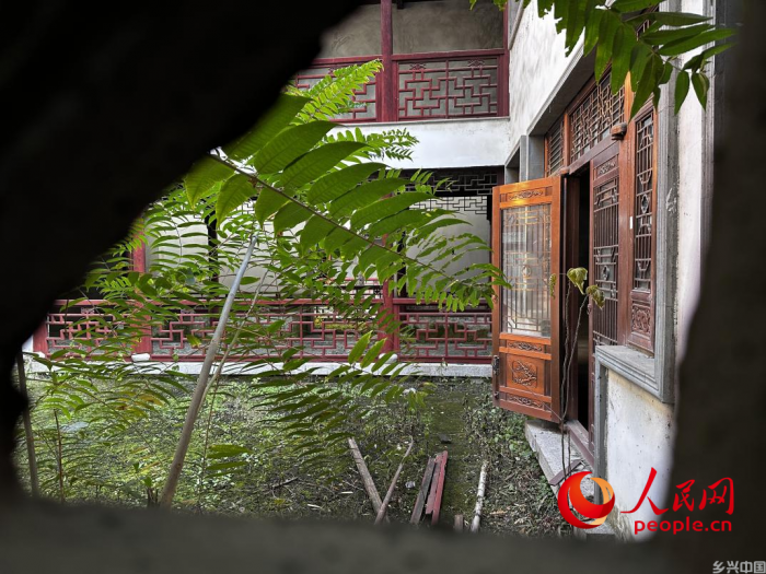 成都市龙潭水乡一仿古建筑内部。人民网记者 游天燚摄