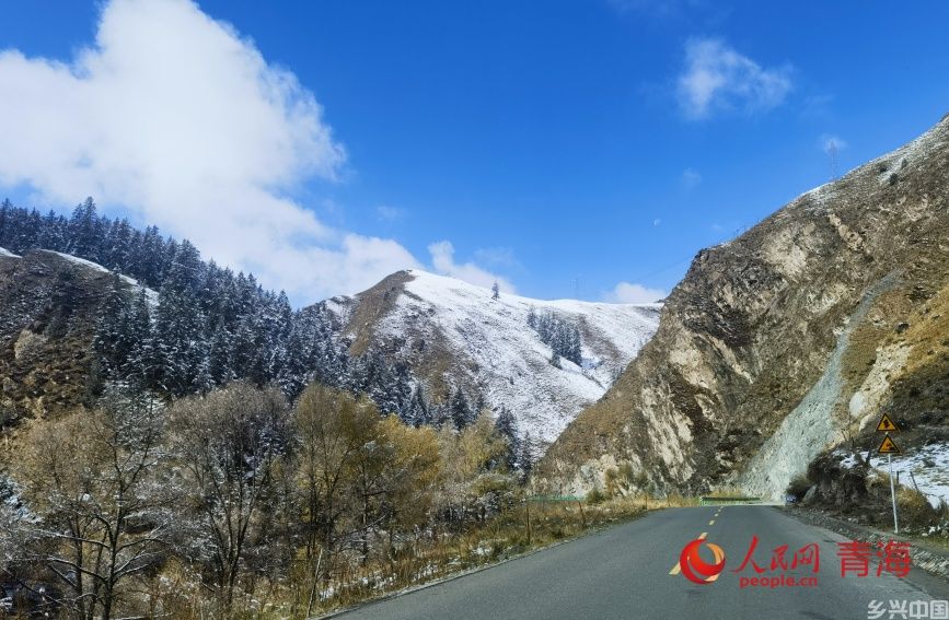 雪后的祁连山秋色。人民网记者 甘海琼摄
