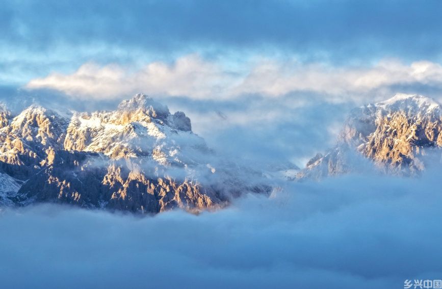 雪后的祁连山。安雪姣摄
