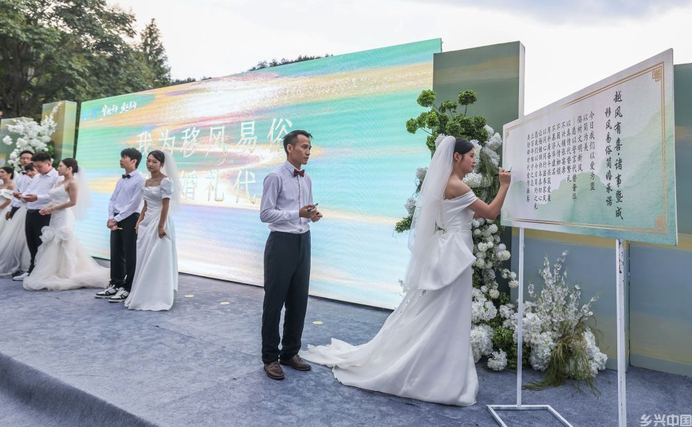 思想之光照亮法治航程——习近平法治思想引领新时代法治中国建设述评(图13)