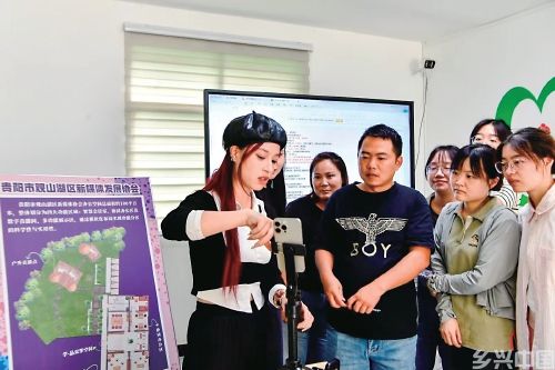 小兰山涅槃记——看贵州高寨村从“空心村”变身“数字游民”栖息地(图1)