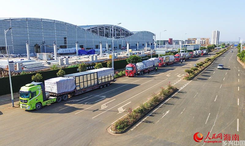 在位于海口国家高新区的农夫山泉海口工厂项目,“零关税”设备即将进场。人民网记者 牛良玉摄
