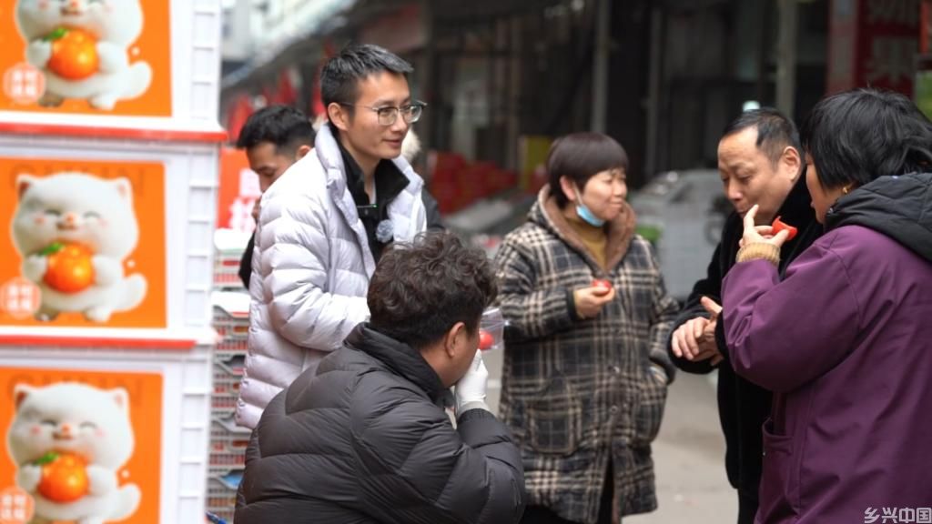 新春走基层｜喀什“新农人”：我带沙漠番茄闯市场(图2)