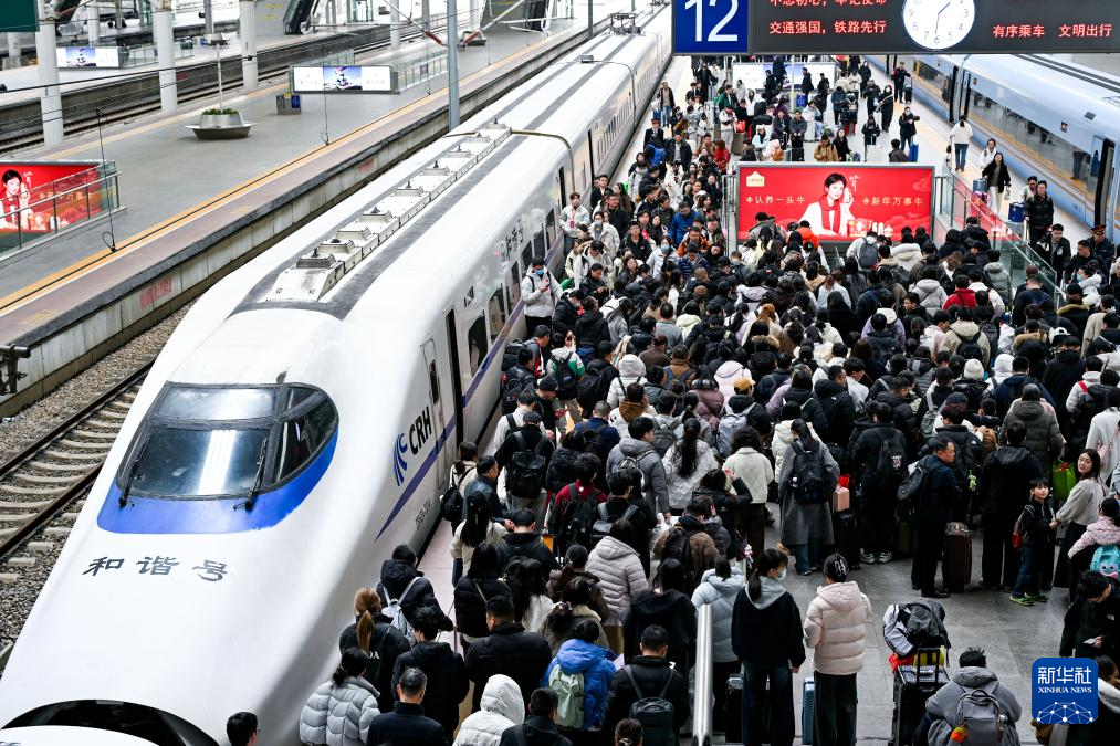 春节假期全国铁路累计发送旅客1.21亿人次(图1)