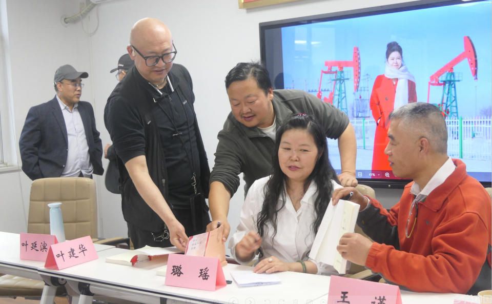 以诗为媒传精神！璐瑶诗集《铁人旗帜下的情愫》首发研讨会在京圆满举办​(图22)