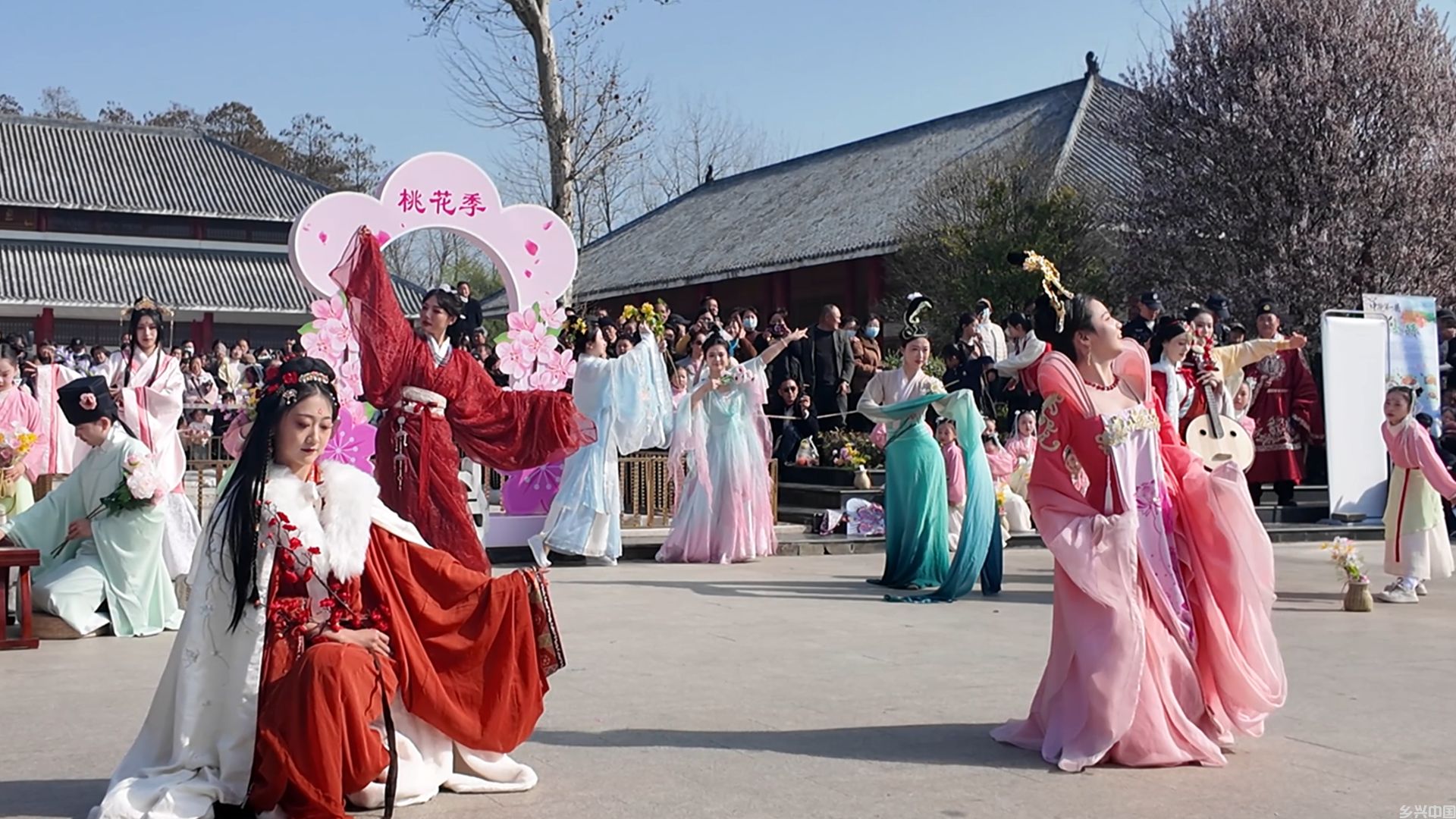 桃花为媒作IP 文旅融合促振兴(图2)