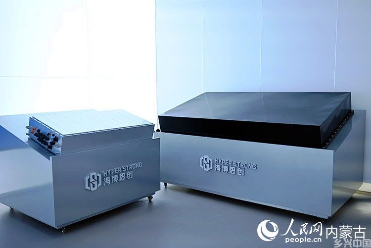 图为海博思创储能设备展示。人民网记者 刘艺琳摄