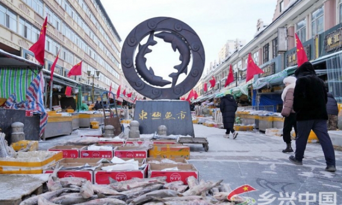 春节临近 “中国淡水鱼都”百年鱼市销售旺