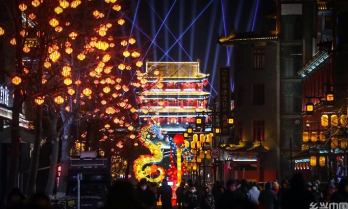 沈阳：彩灯迎春
