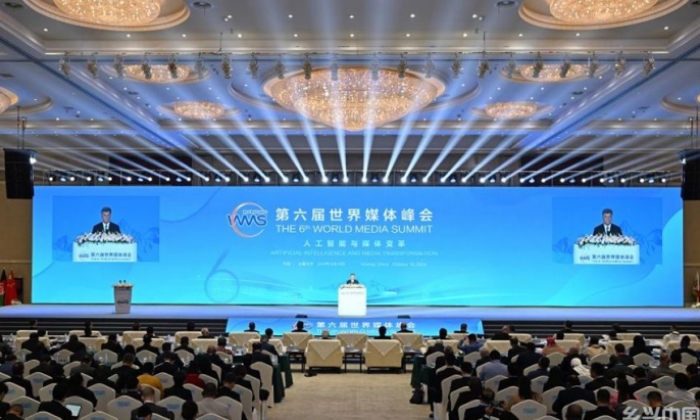 聚焦“人工智能与媒体变革” 第六届世界媒体峰会在新疆乌鲁木齐开幕